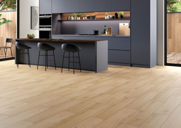 Vinylové panely SPC nebo LVT? Porovnání odolnosti, vzhledu a komfortu používání.